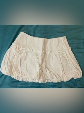 EUC Guess White Ruffle linen Lining skirt Sz XS